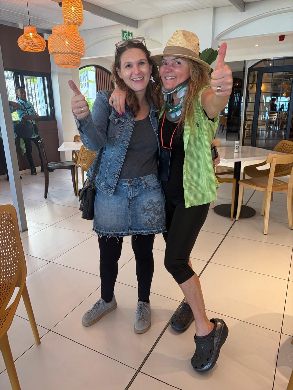 Thumbs up — friendship in full swing